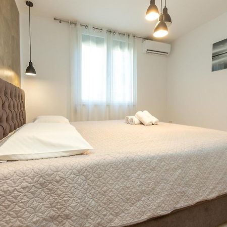 Deluxe Apartment Near The Bridge Zadar Exteriör bild